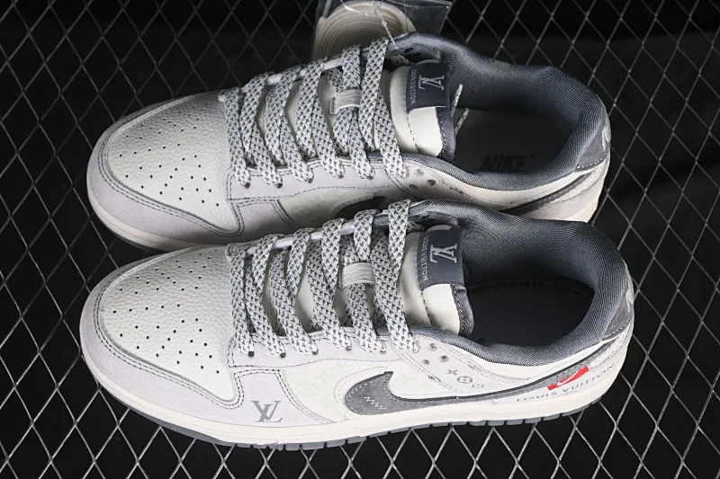 All categories Nk SB Dunk Series Nk SB Dunk Low High-end customized low-top sneakers Nike SB Dunk Low LV joint gray and white double hook Anniversary high-end customized low-top casual sneakers CX5050-Y20
